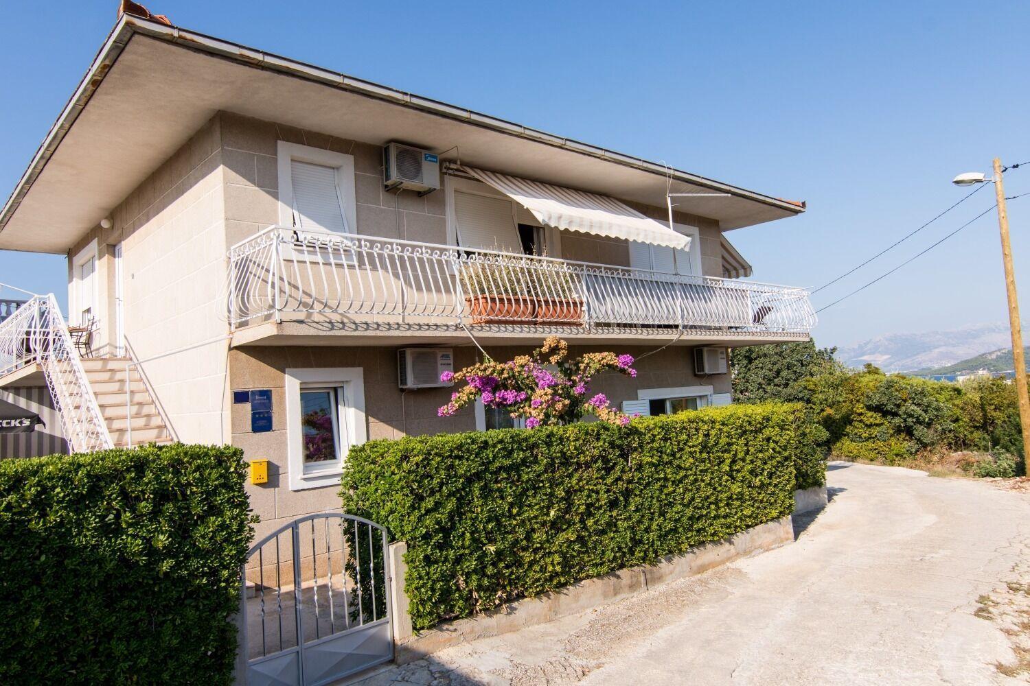 Apartments Ivica - Garden Terrace Slatine Exteriér fotografie